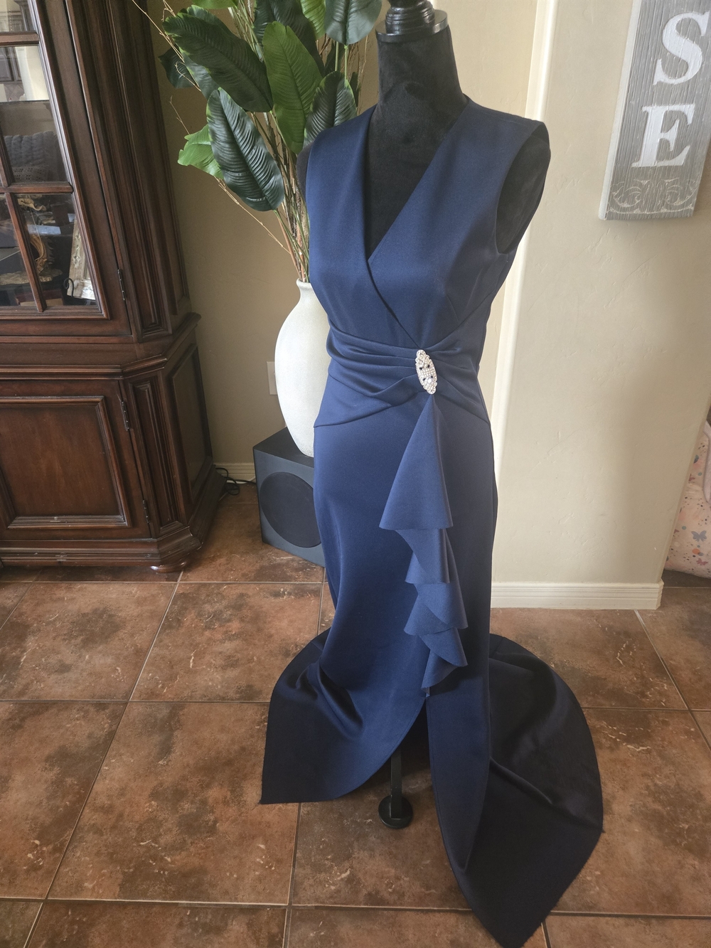 Jessica Howard Navy Sleeveless V-Neck Ruffled Gown with Brooch